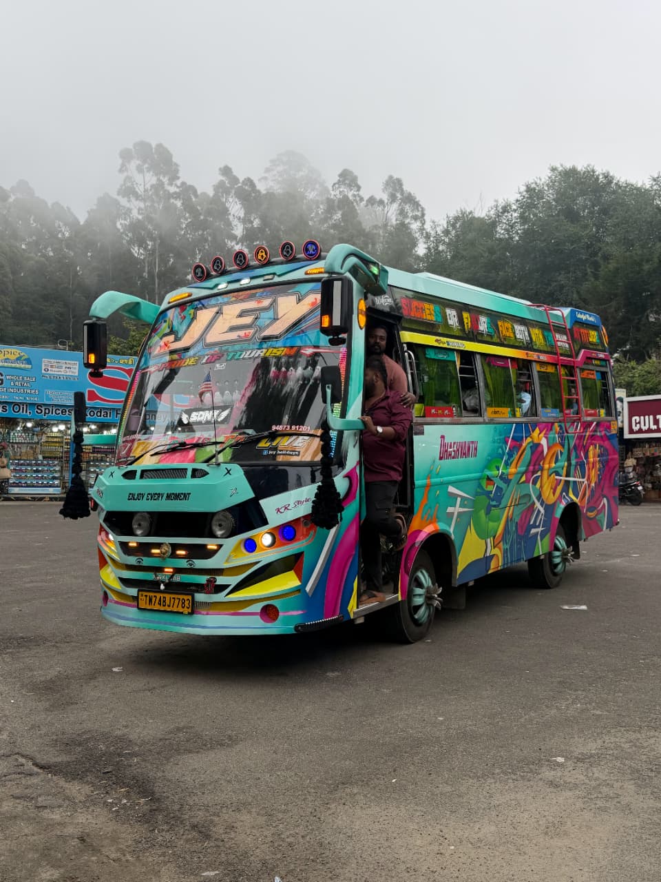 MINI BUS (21 SEATER)